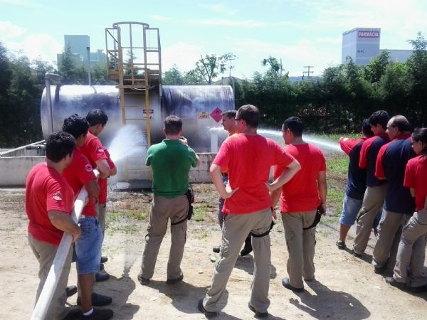 bhex9m0d92ou_Instrução-Formação de duas linhas de combate a incêndio.jpg